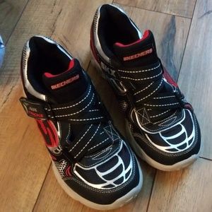 Sketchers  boys tennis shoes